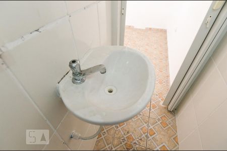 Banheiro de kitnet/studio para alugar com 1 quarto, 26m² em Demarchi, São Bernardo do Campo