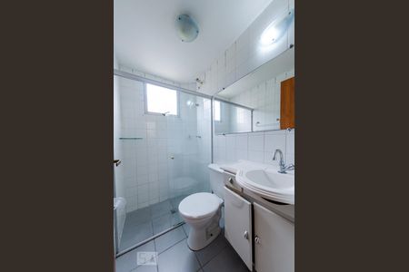 Banheiro de apartamento para alugar com 2 quartos, 60m² em Caiçaras, Belo Horizonte