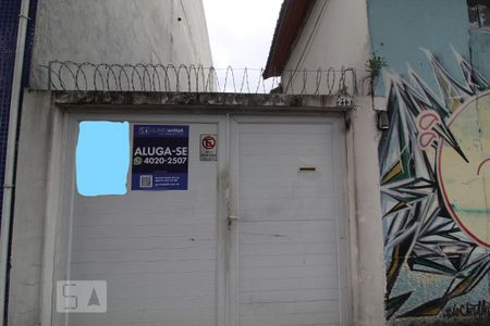 Casa à venda com 261m², 2 quartos e 2 vagas Casa à venda com 261m², 2 quartos e 2 vagasFachada