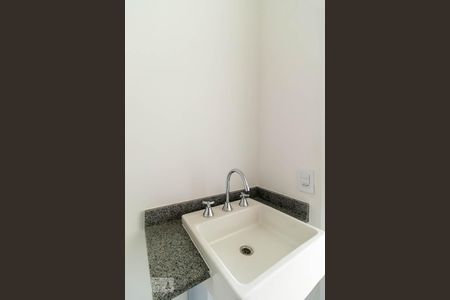 Banheiro de kitnet/studio para alugar com 1 quarto, 25m² em Sumarezinho, São Paulo
