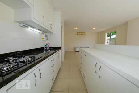 Cozinha de casa de condomínio para alugar com 2 quartos, 150m² em Lagoa da Conceição, Florianópolis