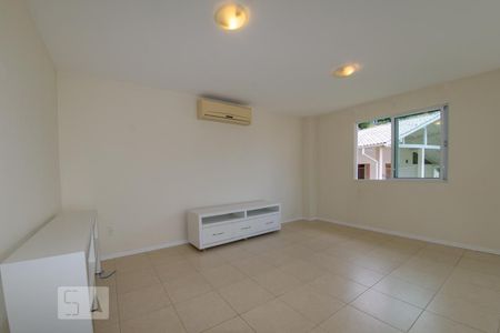 Sala de casa de condomínio para alugar com 2 quartos, 150m² em Lagoa da Conceição, Florianópolis