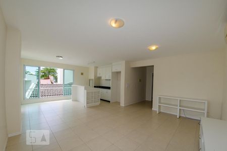 Sala de casa de condomínio para alugar com 2 quartos, 150m² em Lagoa da Conceição, Florianópolis