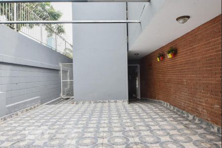 Garagem de casa à venda com 8 quartos, 500m² em Vila Cordeiro, São Paulo