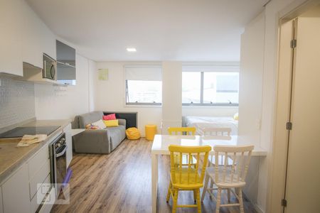 Sala de kitnet/studio para alugar com 1 quarto, 28m² em Rebouças, Curitiba