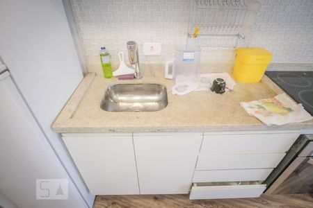 Detalhe cozinha de kitnet/studio para alugar com 1 quarto, 28m² em Rebouças, Curitiba