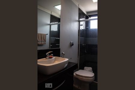 Banheiro de apartamento à venda com 3 quartos, 127m² em Cambuí, Campinas