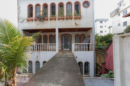 Casa à venda com 450m², 10 quartos e 4 vagasEntrada