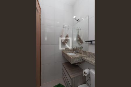 Banheiro  de kitnet/studio para alugar com 1 quarto, 30m² em Vila Mazzei, São Paulo