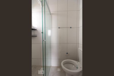 Banheiro de kitnet/studio para alugar com 1 quarto, 15m² em Jardim Peri Peri, São Paulo