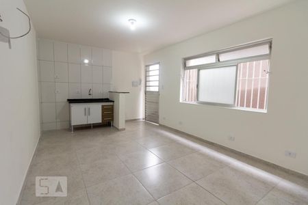 Quarto de kitnet/studio para alugar com 1 quarto, 20m² em Jardim Peri Peri, São Paulo