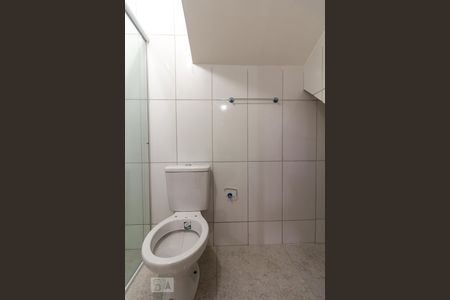 Banheiro de kitnet/studio para alugar com 1 quarto, 20m² em Jardim Peri Peri, São Paulo