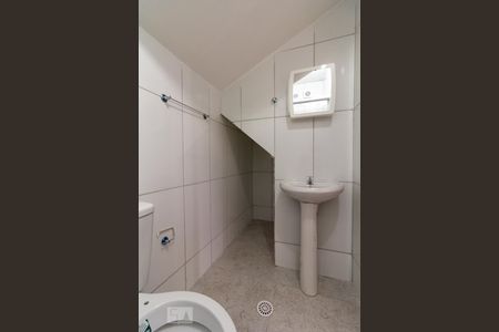 Banheiro de kitnet/studio para alugar com 1 quarto, 20m² em Jardim Peri Peri, São Paulo