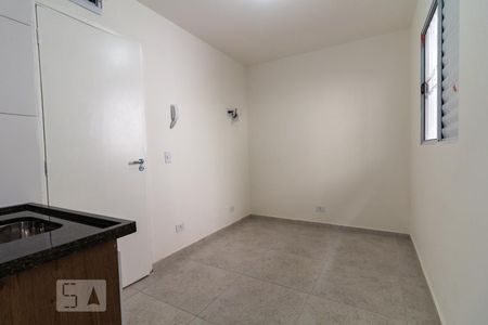 Quarto de kitnet/studio para alugar com 1 quarto, 15m² em Jardim Peri Peri, São Paulo