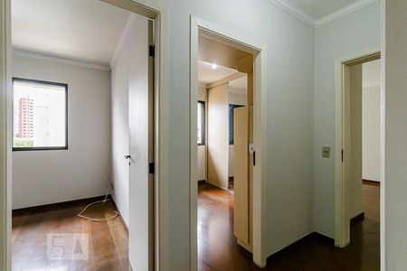 Corredor de apartamento para alugar com 3 quartos, 86m² em Vila Gumercindo, São Paulo