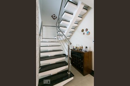 Escada de casa à venda com 4 quartos, 180m² em Vila Carrao, São Paulo