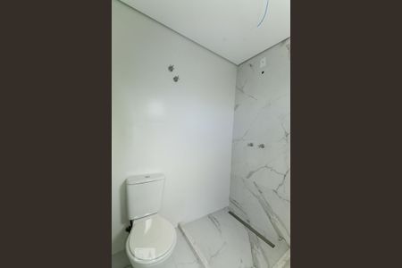 Casa de condomínio à venda com 140m², 3 quartos e 2 vagas Casa de condomínio à venda com 140m², 3 quartos e 2 vagasBanheiro da suíte