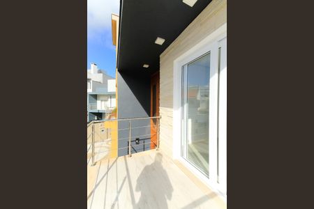 Casa de condomínio à venda com 140m², 3 quartos e 2 vagas Casa de condomínio à venda com 140m², 3 quartos e 2 vagasVaranda da suíte