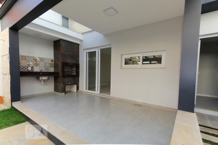 Casa de condomínio à venda com 140m², 3 quartos e 2 vagas Casa de condomínio à venda com 140m², 3 quartos e 2 vagasVaranda