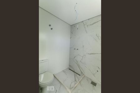 Casa de condomínio à venda com 140m², 3 quartos e 2 vagas Casa de condomínio à venda com 140m², 3 quartos e 2 vagasBanheiro da suíte