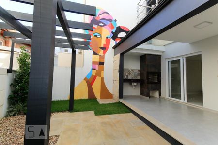 Casa de condomínio à venda com 140m², 3 quartos e 2 vagas Casa de condomínio à venda com 140m², 3 quartos e 2 vagasQuintal
