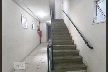 Apartamento à venda com 54m², 2 quartos e 1 vaga Apartamento à venda com 54m², 2 quartos e 1 vagaEscadas