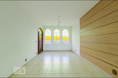 Sala de casa para alugar com 4 quartos, 291m² em Parque Pedro Ii, Belo Horizonte