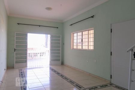 Sala de casa à venda com 4 quartos, 300m² em Vila Carmosina, São Paulo