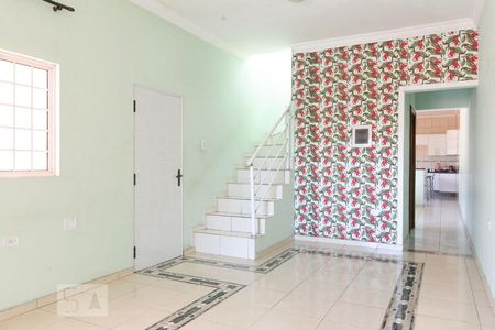 Sala de casa à venda com 4 quartos, 300m² em Vila Carmosina, São Paulo