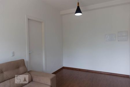 Sala de apartamento para alugar com 1 quarto, 38m² em Granja Viana, Cotia