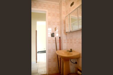 Banheiro de apartamento para alugar com 1 quarto, 66m² em Centro, São Vicente