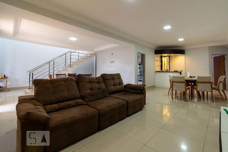 Sala de casa para alugar com 4 quartos, 298m² em Residencial Porto Seguro, Goiânia