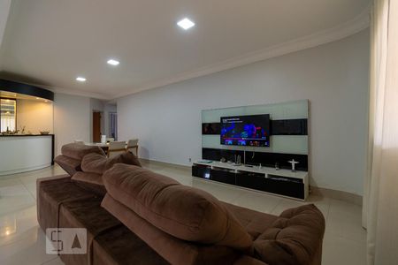 Sala de casa para alugar com 4 quartos, 298m² em Residencial Porto Seguro, Goiânia