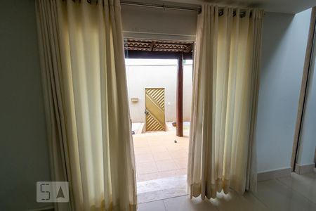 Entrada da Sala De Visita de casa para alugar com 4 quartos, 298m² em Residencial Porto Seguro, Goiânia