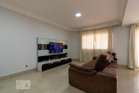 Sala de casa para alugar com 4 quartos, 298m² em Residencial Porto Seguro, Goiânia