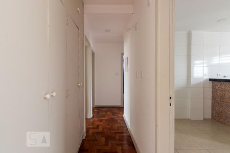 Corredor de apartamento à venda com 3 quartos, 116m² em Vila Nova Conceição, São Paulo