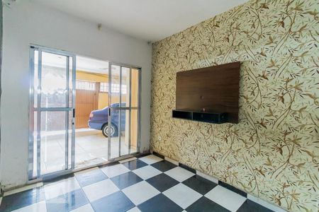 Sala de Estar de casa à venda com 5 quartos, 200m² em Vila Nhocune, São Paulo