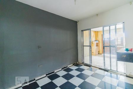 Sala de Estar de casa à venda com 5 quartos, 200m² em Vila Nhocune, São Paulo