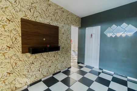 Sala de Estar de casa à venda com 5 quartos, 200m² em Vila Nhocune, São Paulo