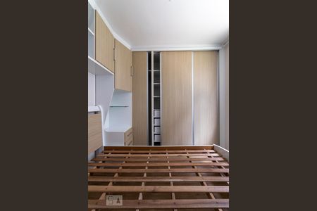 Quarto 2 de apartamento para alugar com 2 quartos, 48m² em Santa Cândida, Curitiba