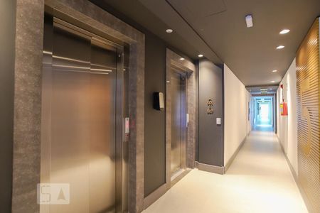 Studio à venda com 79m², 1 quarto e 1 vaga Studio à venda com 79m², 1 quarto e 1 vagaElevadores