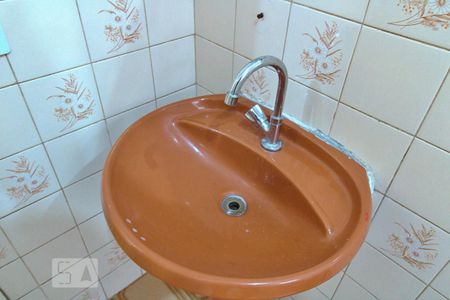 Casa para alugar com 54m², 2 quartos e sem vaga Casa para alugar com 54m², 2 quartos e sem vagaBanheiro