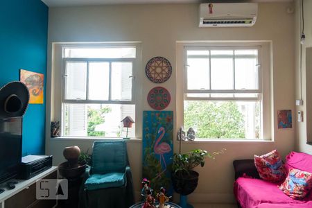 Sala de apartamento à venda com 2 quartos, 55m² em Santana, Porto Alegre