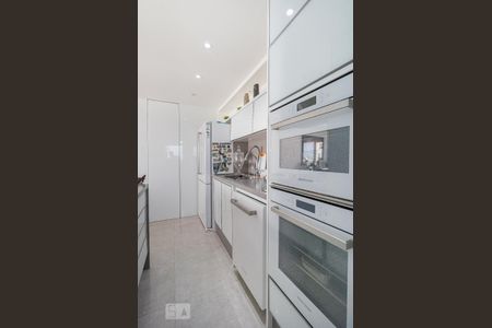 Cozinha de apartamento à venda com 2 quartos, 93m² em Sarandi, Porto Alegre