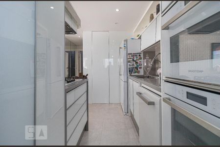 Cozinha de apartamento à venda com 2 quartos, 93m² em Sarandi, Porto Alegre