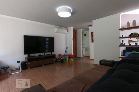 Sala de casa para alugar com 4 quartos, 250m² em Jardim Morumbi, São Paulo