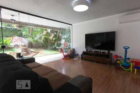 Sala de casa para alugar com 4 quartos, 250m² em Jardim Morumbi, São Paulo