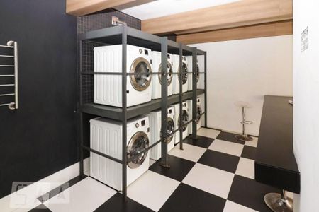 Studio à venda com 65m², 1 quarto e 1 vaga Studio à venda com 65m², 1 quarto e 1 vagaÁrea Comum - Lavanderia