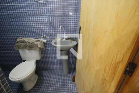 Banheiro de casa à venda com 1 quarto, 180m² em Vila das Oliveiras, Taboão da Serra