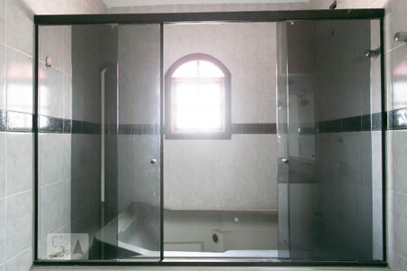 Casa para alugar com 500m², 2 quartos e 6 vagas Casa para alugar com 500m², 2 quartos e 6 vagasBanheiro da Suíte